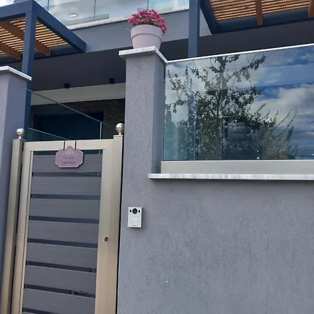 וילה Silvi House *